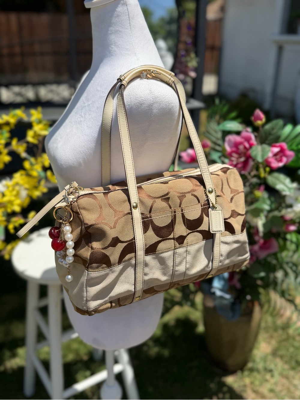 Coach Khaki/Beige Signature Canvas Shoulder Bag with Pearl Charm - Picture 3 of 10
